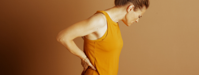 Persona con dolor lumbar que limita sus actividades cotidianas.